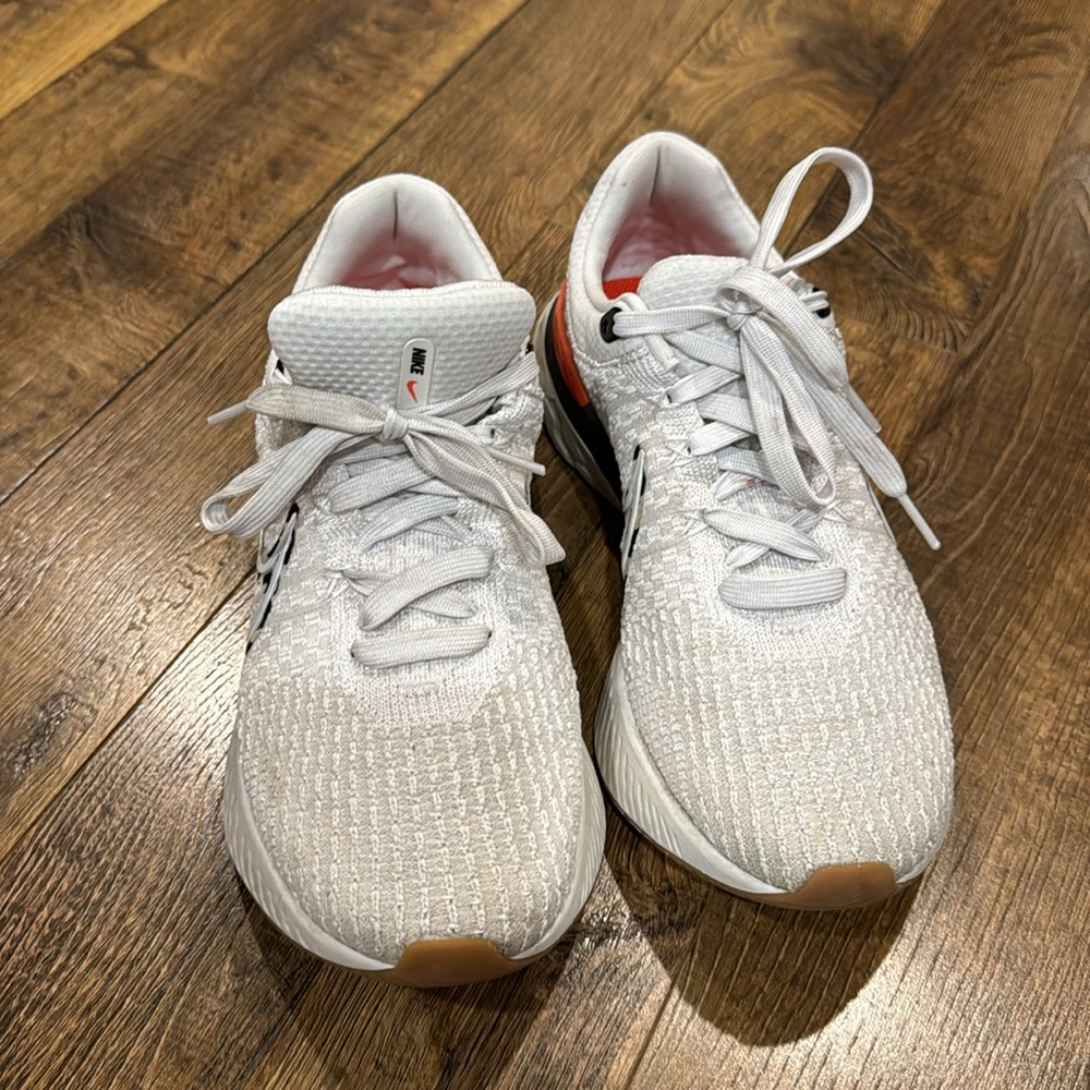 Nike - Picture 3 of 7